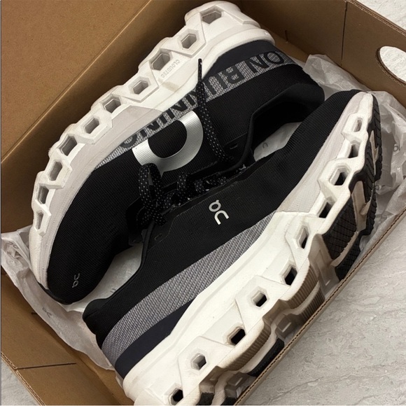 On Running women Sneakers - Picture 2 of 6